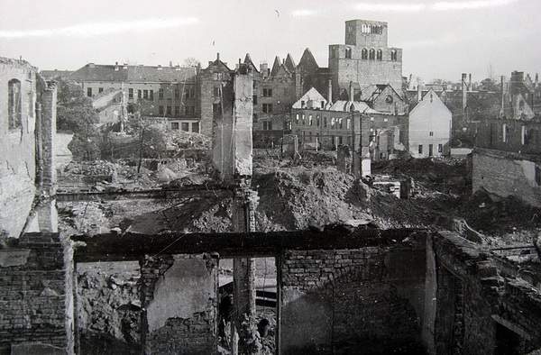 Domschatz-App_Zerstoerung-Dom-Minden_1945_002
